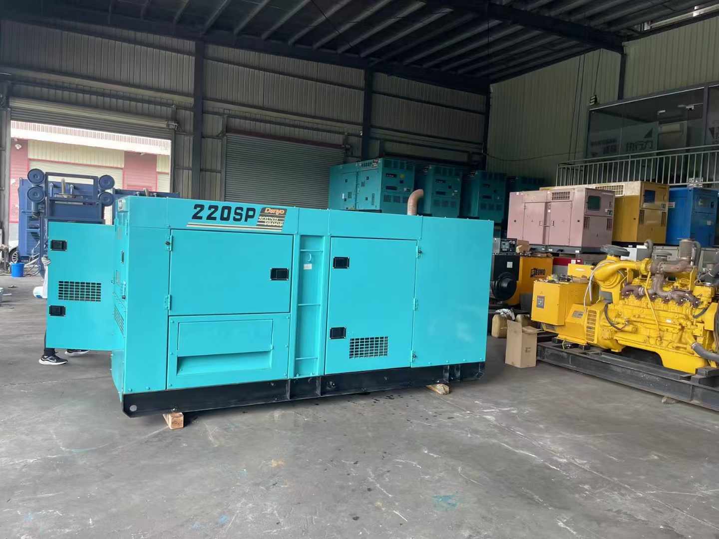 潢川柴油发电机组长期不间断运行时，如何监控其温度和压力？